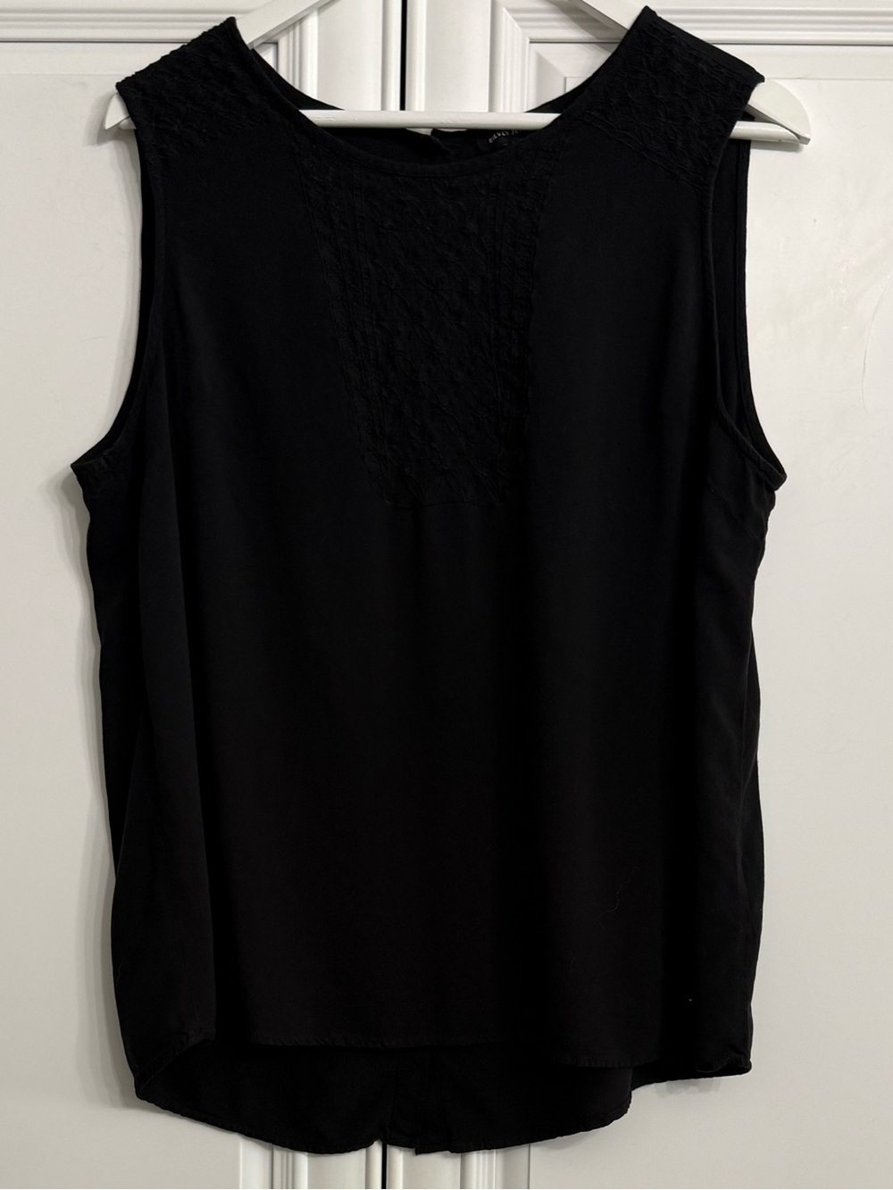 Silver Jeans Co. Black Sleeveless Tonal Embroidered Chest Panel Tank Top Size L